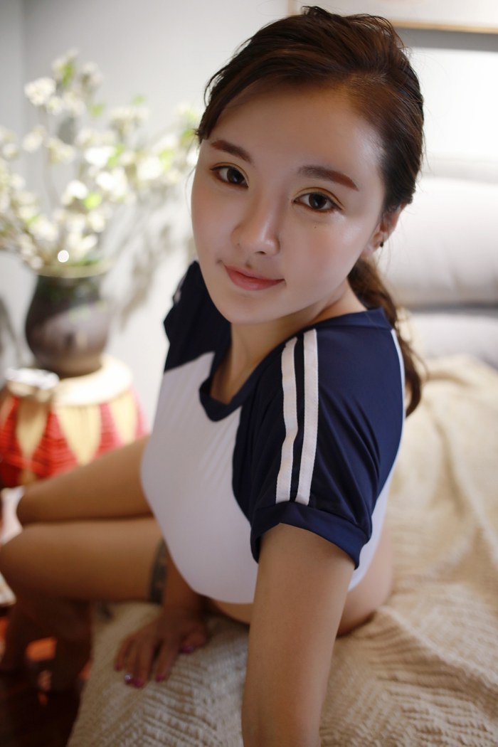 宅男女神佳佳搔首弄姿引人直窥禁区(图35)