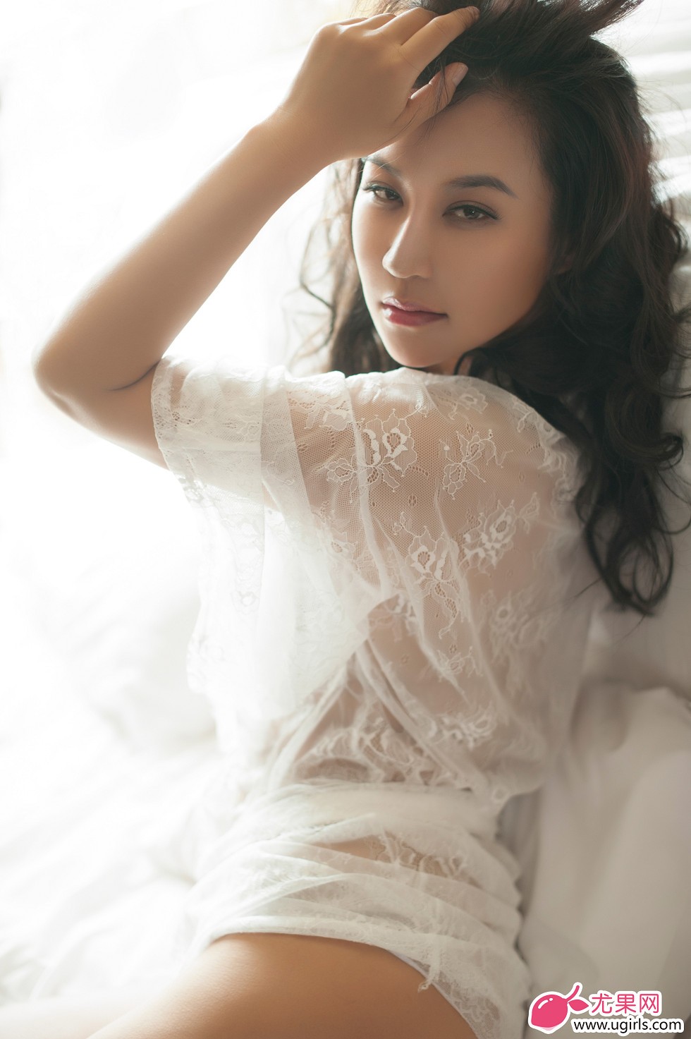 [Ugirls尤果网]E017_天生尤物Anna白色薄纱透视秀豪乳诱惑写真66P