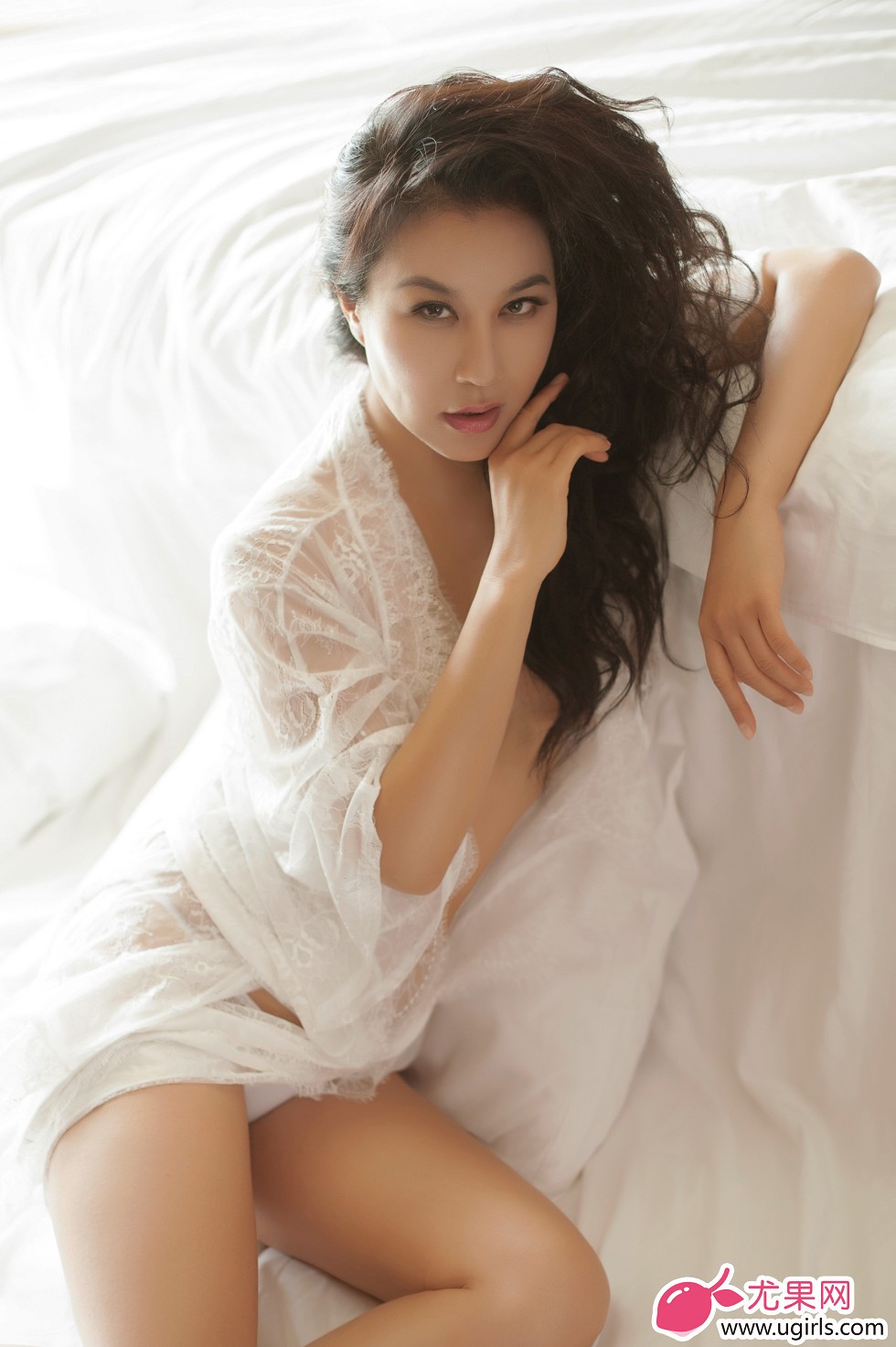 [Ugirls尤果网]E017_天生尤物Anna白色薄纱透视秀豪乳诱惑写真66P