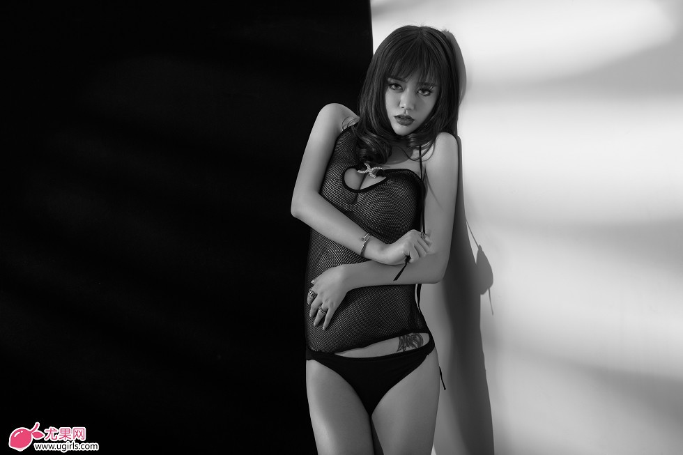[Ugirls尤果网]E018_美腿车模王轶玲大尺度豪乳极致诱惑写真62P