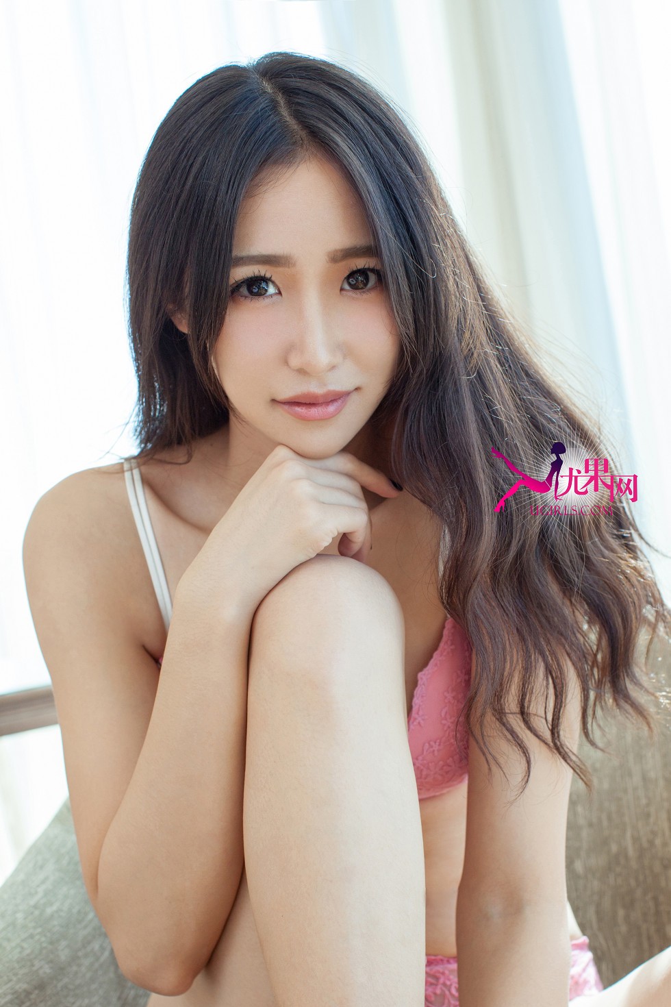 [Ugirls尤果网]E024_性感萝莉思涵粉色性感内衣蜂腰美胸写真74P