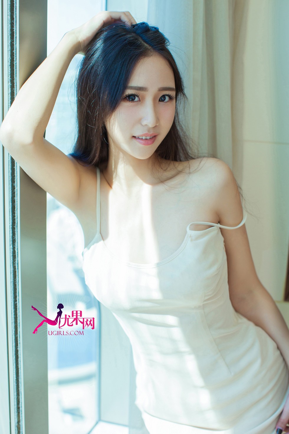 [Ugirls尤果网]E024_性感萝莉思涵粉色性感内衣蜂腰美胸写真74P