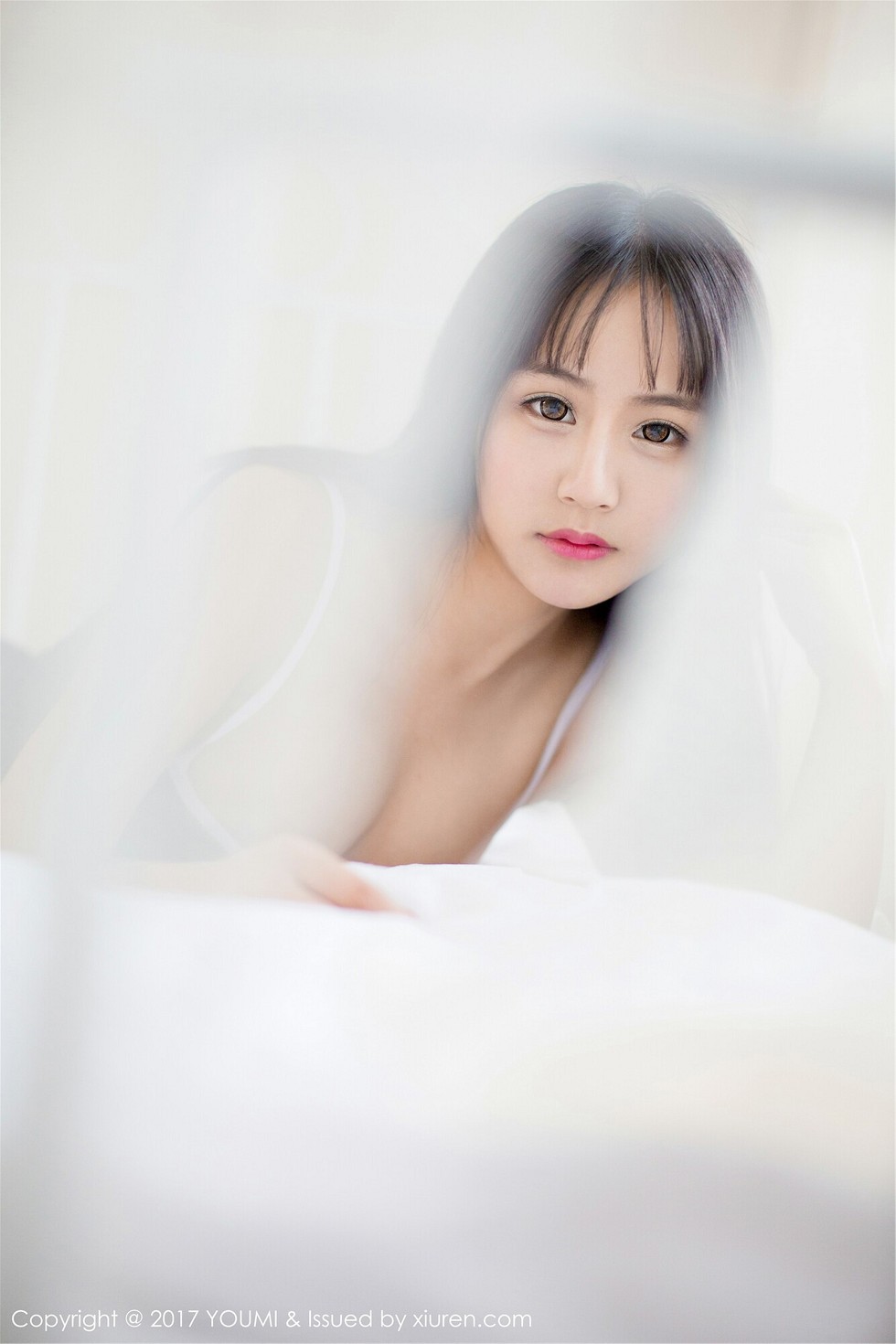 [YouMi尤蜜荟]Vol.038_巨乳嫩模思淇Sukiiii居家露背毛衣+死库水秀完美身材写真53P