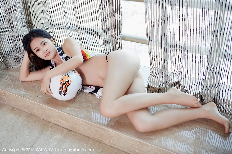 [YouWu尤物馆]Vol.015_新人嫩模小维Gary足球宝贝黑色丁字裤半裸诱惑写真53P