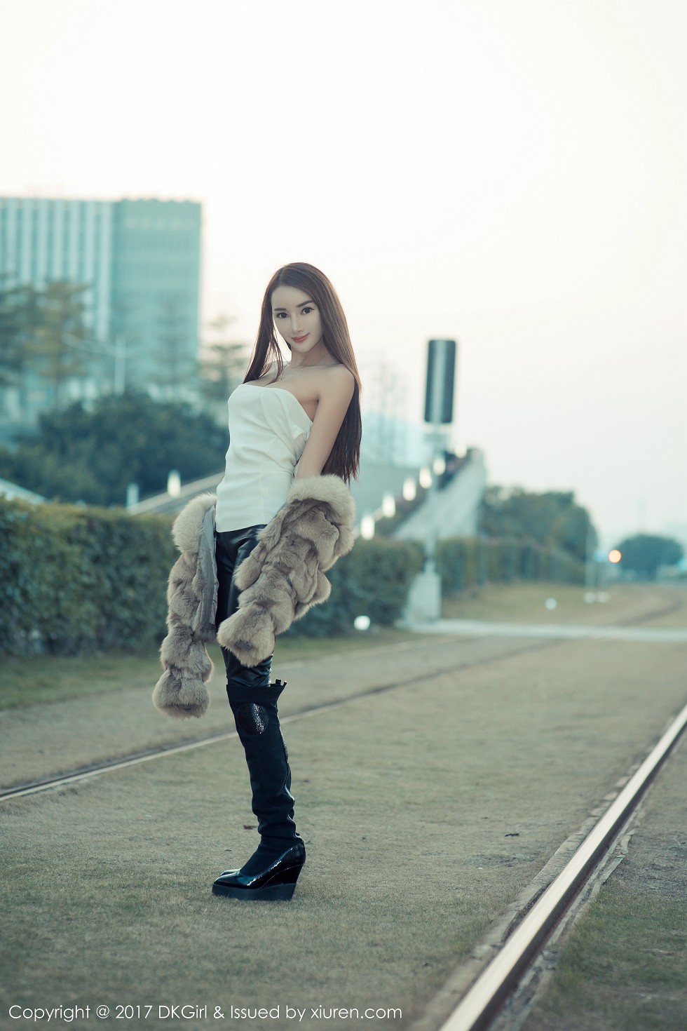 [DKGirl御女郎]Vol.030_嫩模婕西儿jessie羊城旅拍高挑身材性感内衣秀豪乳写真54P