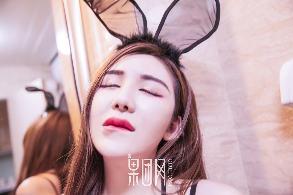 [GIRLT果团网]NO.019_嫩模周晓唯淘气兔女郎性感内衣秀傲人豪乳妩媚诱惑写真36P