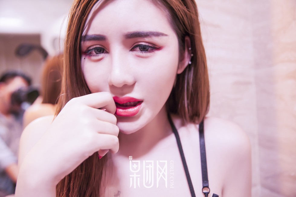 [GIRLT果团网]NO.019_嫩模周晓唯淘气兔女郎性感内衣秀傲人豪乳妩媚诱惑写真36P