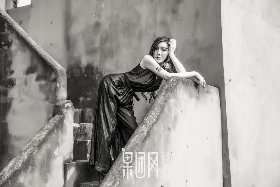 [GIRLT果团网]NO.019_嫩模周晓唯淘气兔女郎性感内衣秀傲人豪乳妩媚诱惑写真36P