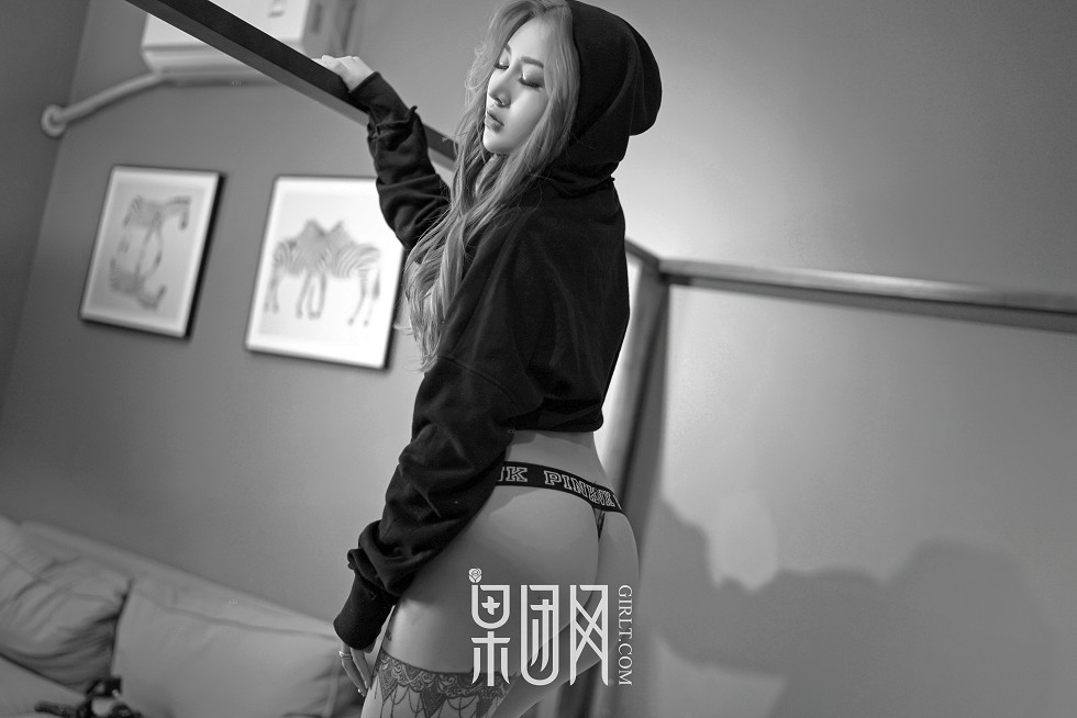 [GIRLT果团网]NO.020_嫩模晗晗居家私房真空侧露豪乳性感内裤秀迷人翘臀写真42P