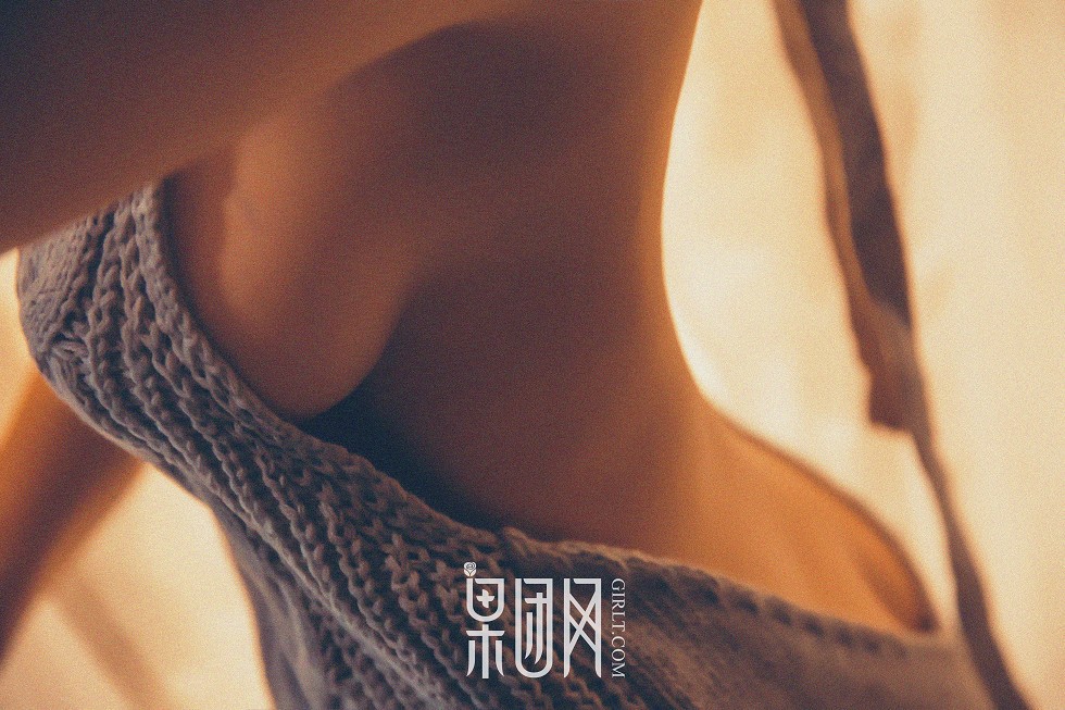 [GIRLT果团网]NO.024_嫩模皮蛋儿露背毛衣侧露豪乳+大尺度私房全裸诱惑写真68P
