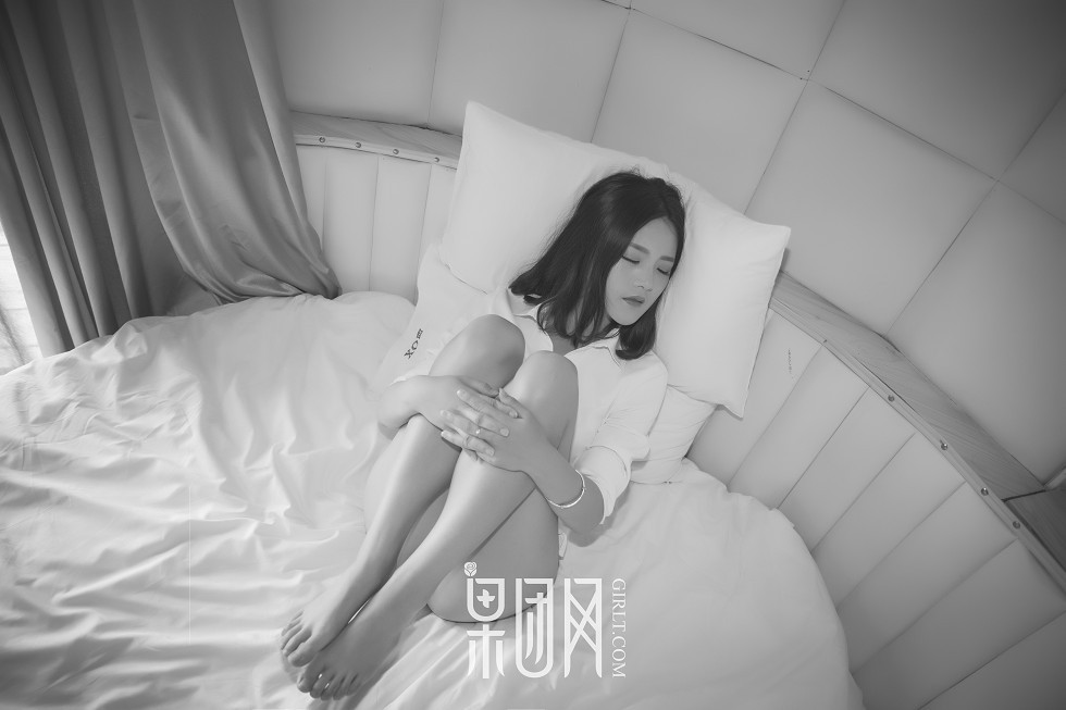 [GIRLT果团网]NO.024_嫩模皮蛋儿露背毛衣侧露豪乳+大尺度私房全裸诱惑写真68P