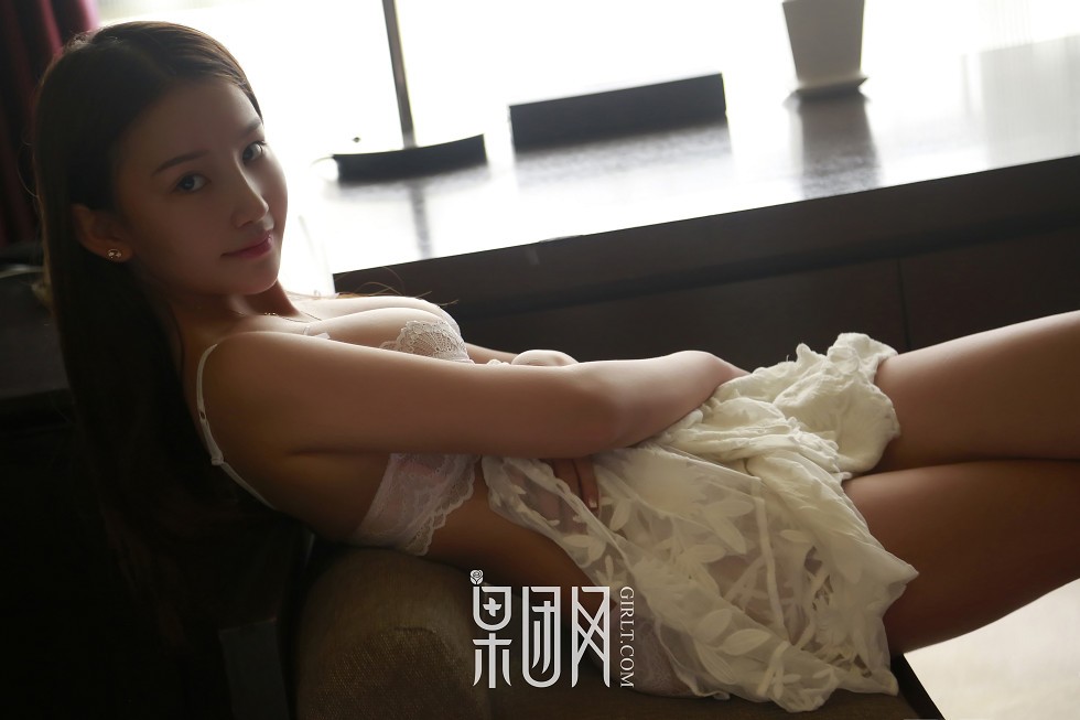 [GIRLT果团网]NO.025_嫩模琪琪学生妹白丝学生制服+全裸秀傲人豪乳撩人诱惑写真48P