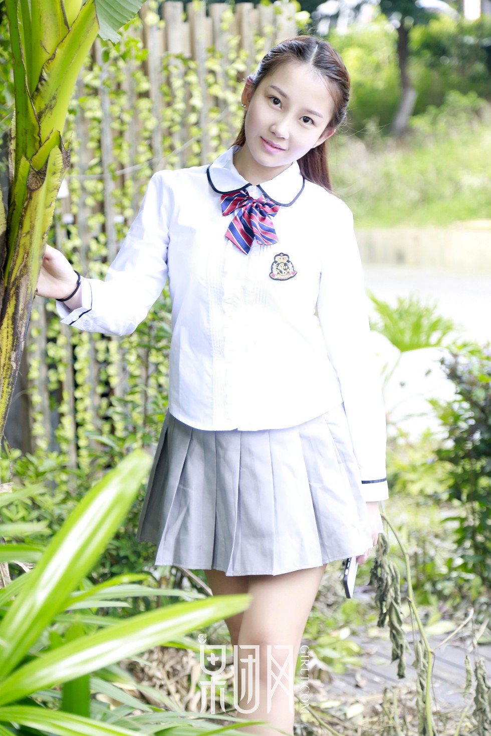 [GIRLT果团网]NO.025_嫩模琪琪学生妹白丝学生制服+全裸秀傲人豪乳撩人诱惑写真48P