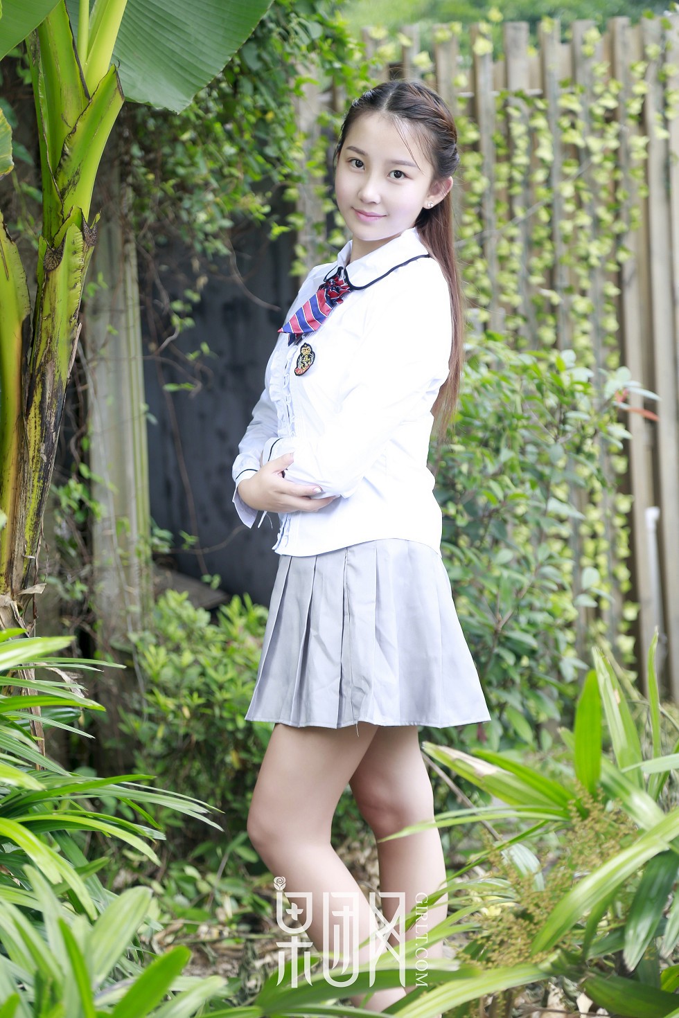 [GIRLT果团网]NO.025_嫩模琪琪学生妹白丝学生制服+全裸秀傲人豪乳撩人诱惑写真48P