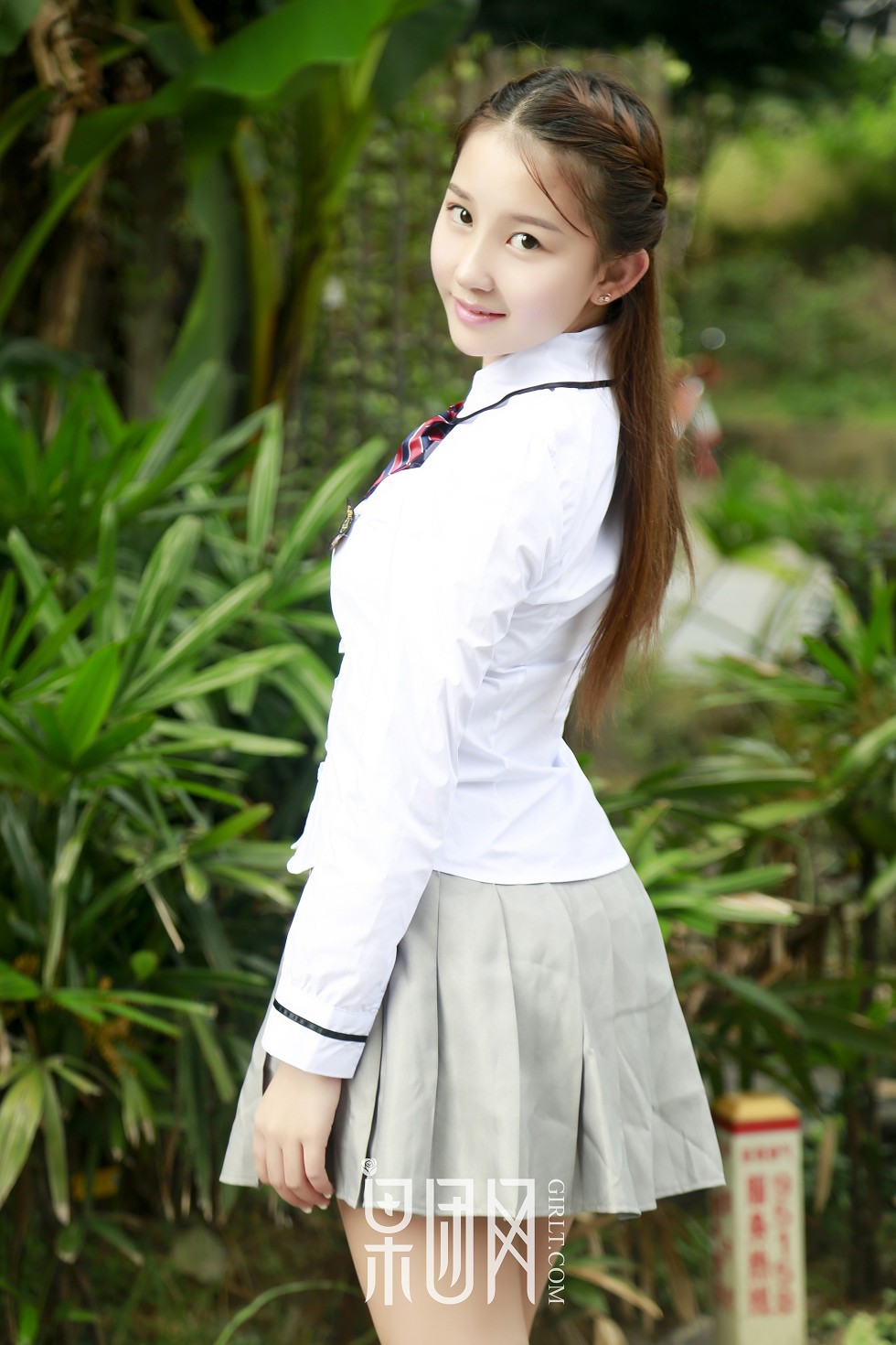 [GIRLT果团网]NO.025_嫩模琪琪学生妹白丝学生制服+全裸秀傲人豪乳撩人诱惑写真48P