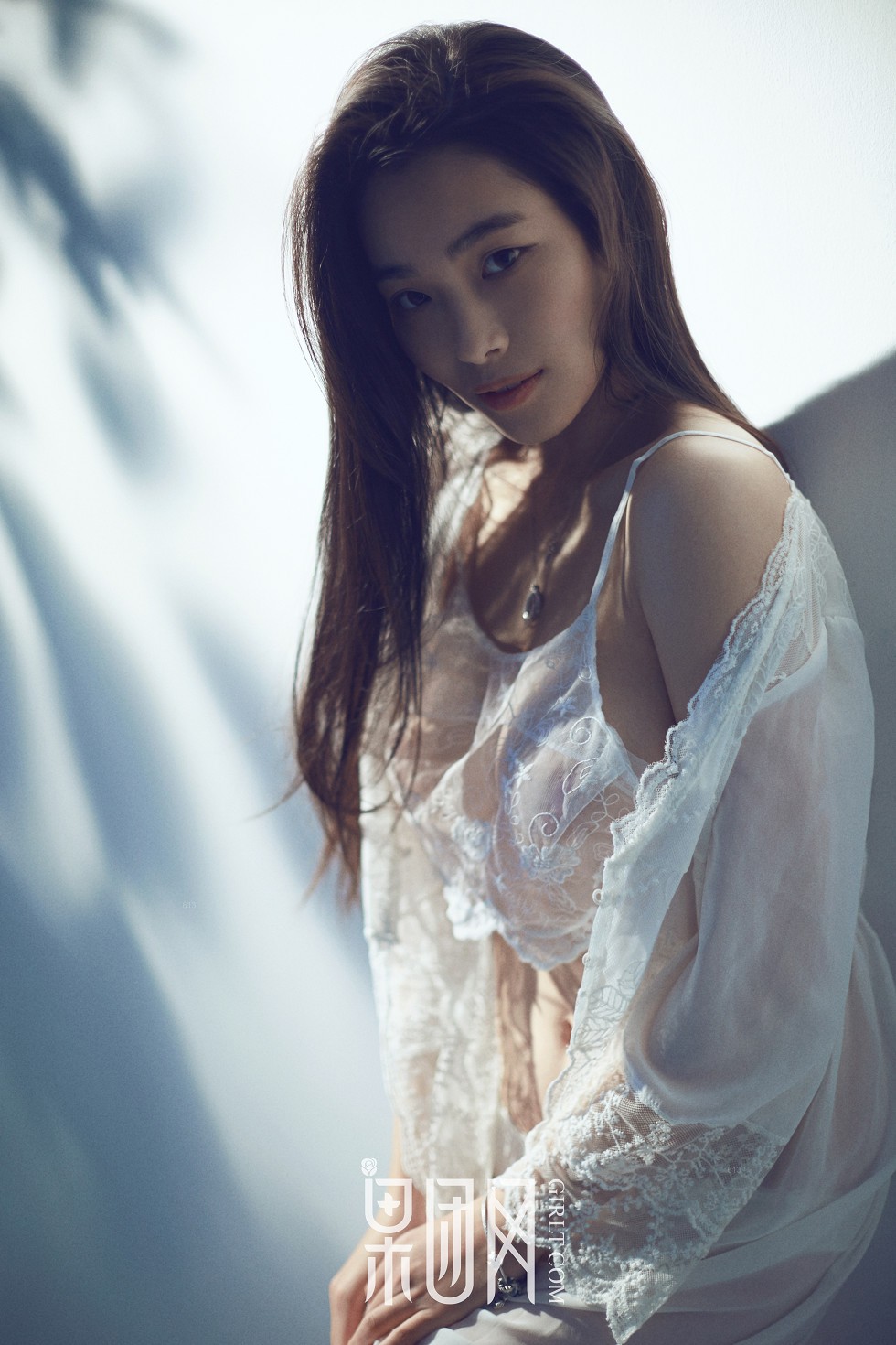 [GIRLT果团网]TG002_蔷薇女神居家私房白色蕾丝内衣系列秀豪乳翘臀极致诱惑写真51P