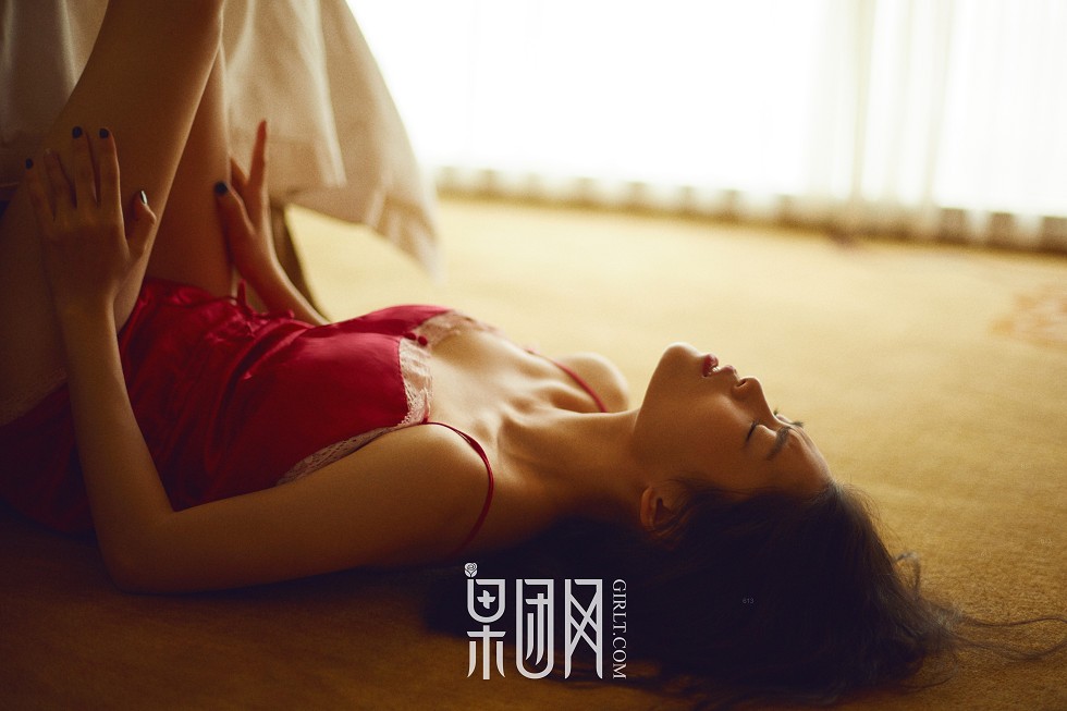 [GIRLT果团网]TG002_蔷薇女神居家私房白色蕾丝内衣系列秀豪乳翘臀极致诱惑写真51P
