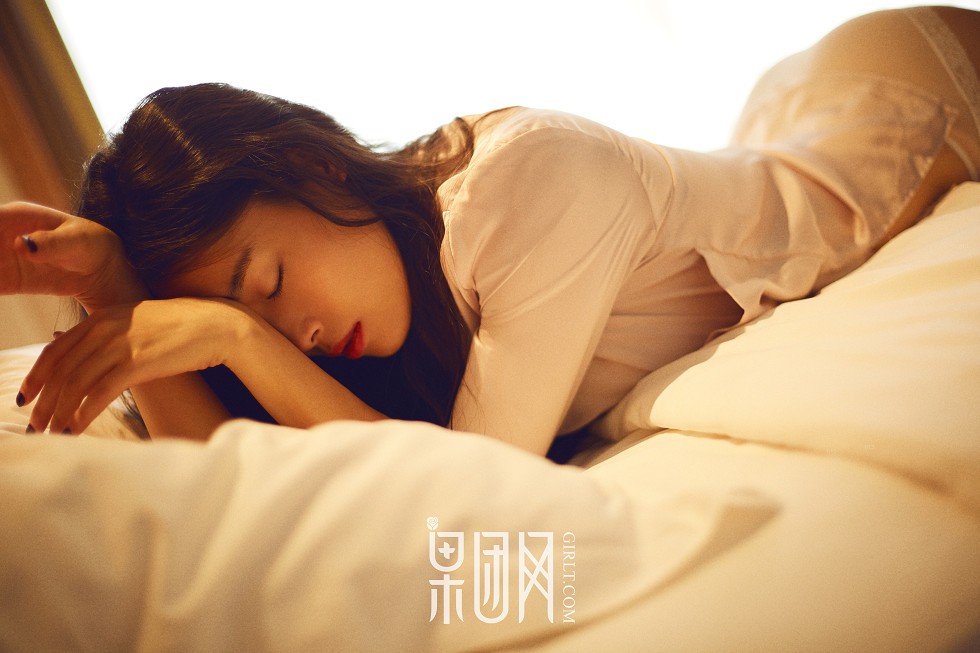 [GIRLT果团网]TG002_蔷薇女神居家私房白色蕾丝内衣系列秀豪乳翘臀极致诱惑写真51P
