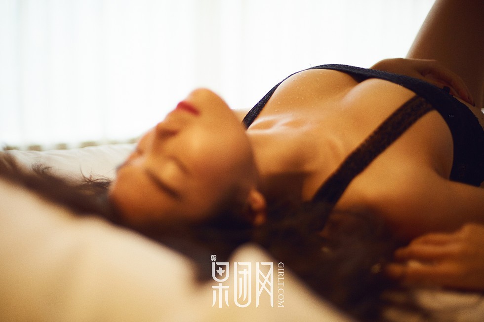 [GIRLT果团网]TG002_蔷薇女神居家私房白色蕾丝内衣系列秀豪乳翘臀极致诱惑写真51P