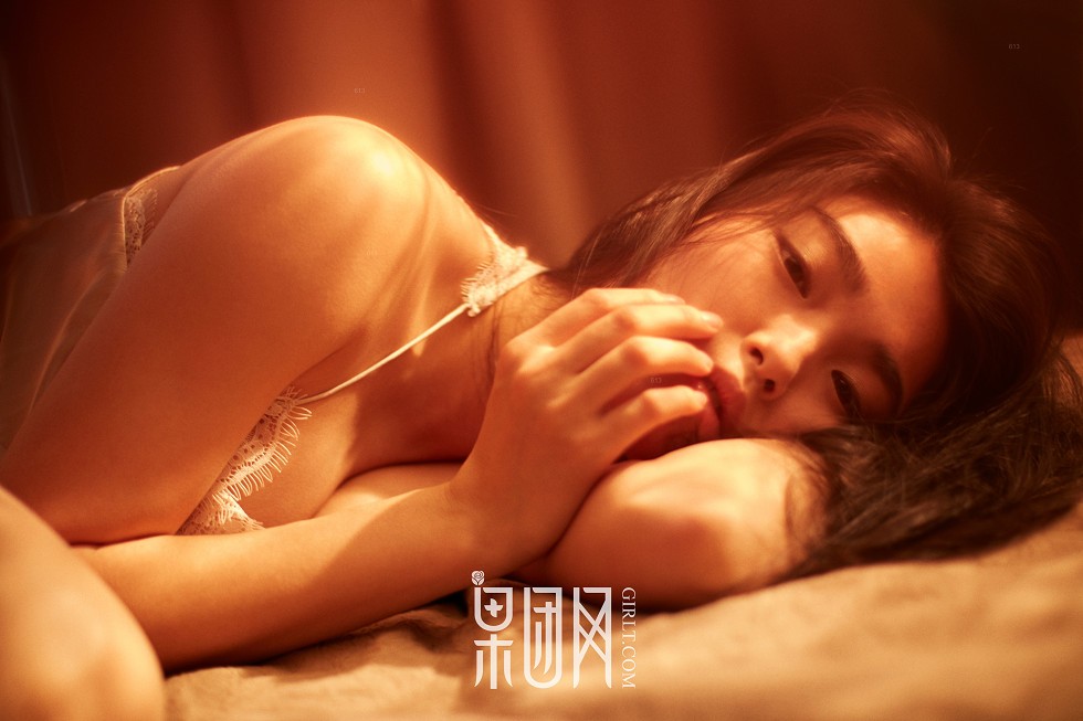 [GIRLT果团网]TG002_蔷薇女神居家私房白色蕾丝内衣系列秀豪乳翘臀极致诱惑写真51P