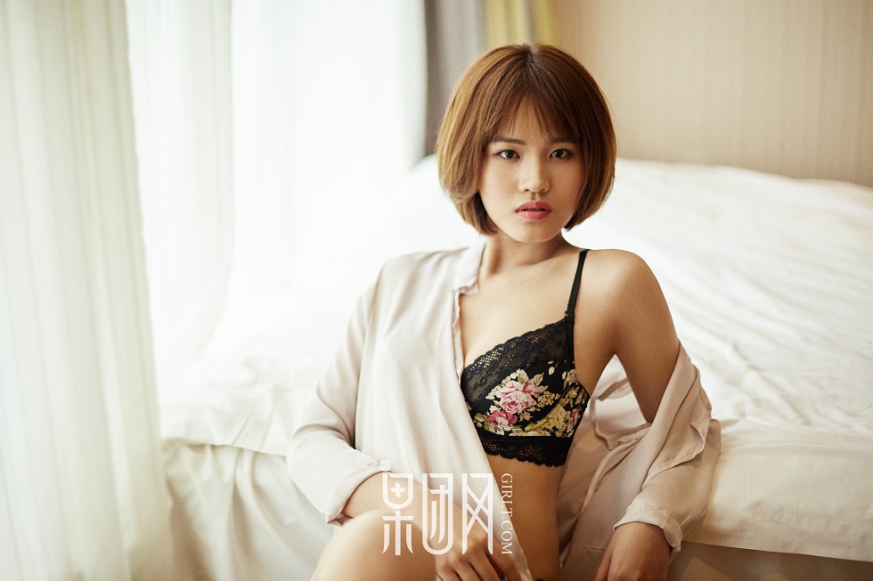 [GIRLT果团网]TG003_百变天使居家全裸上身秀性感美背白色内裤撩人妩媚诱惑写真36P