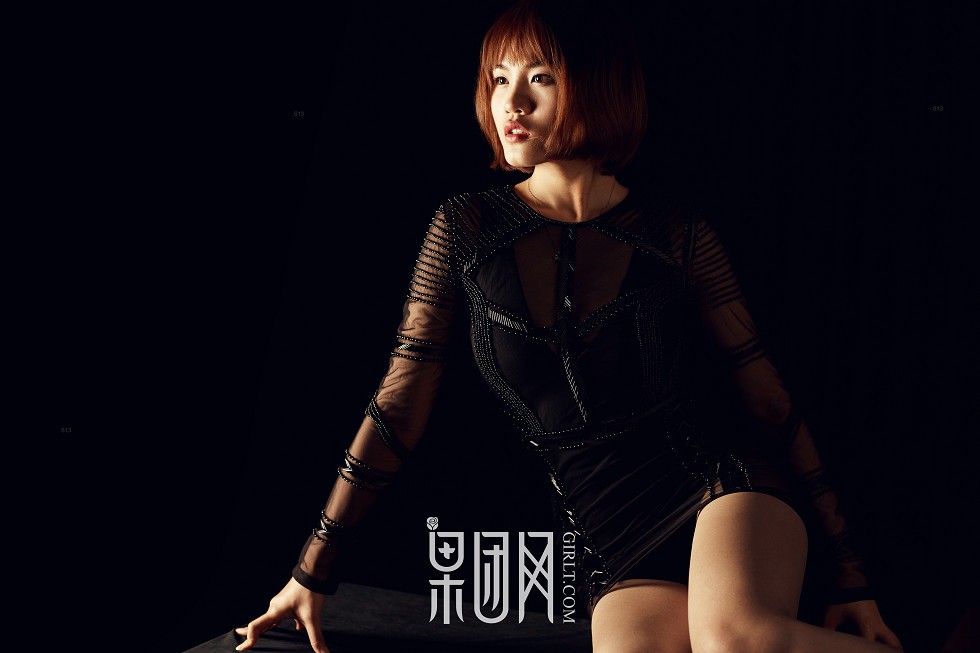 [GIRLT果团网]TG003_百变天使居家全裸上身秀性感美背白色内裤撩人妩媚诱惑写真36P
