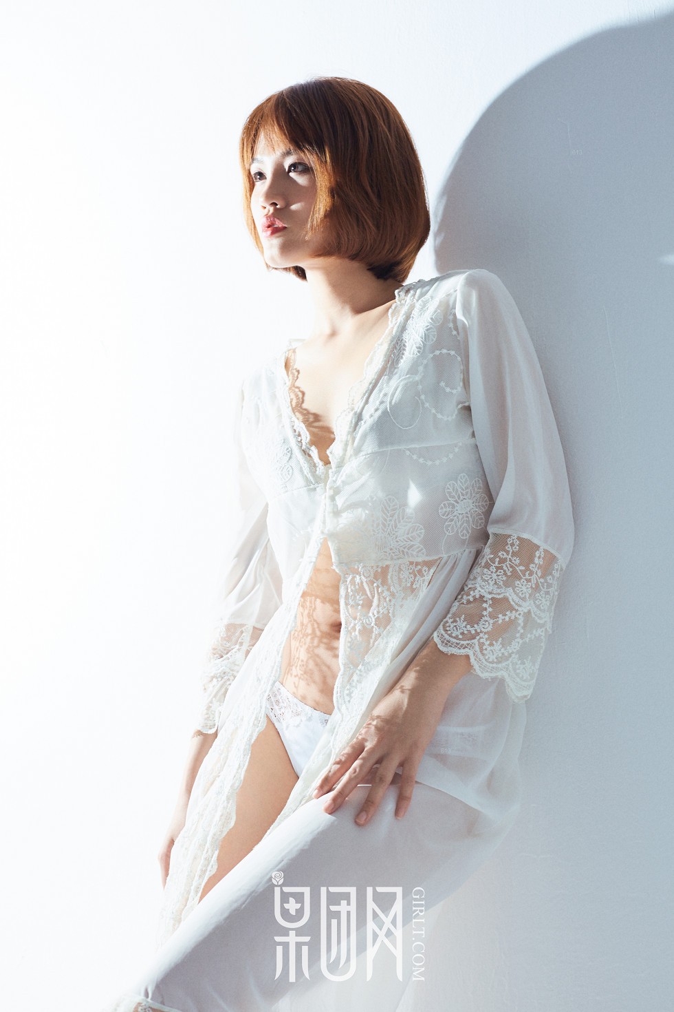 [GIRLT果团网]TG003_百变天使居家全裸上身秀性感美背白色内裤撩人妩媚诱惑写真36P