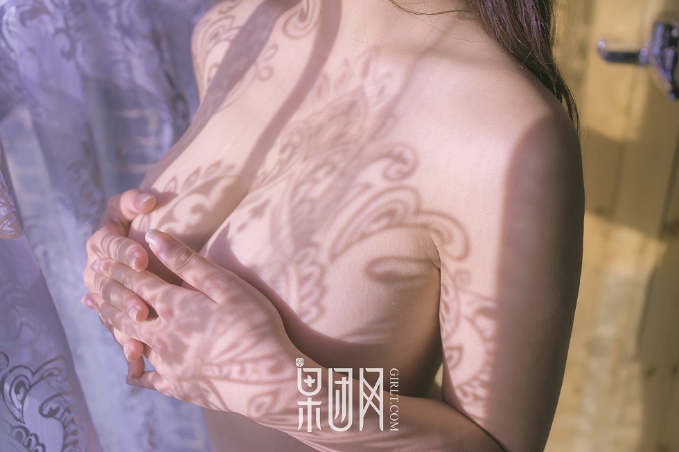 [GIRLT果团网]TG005_嫩模居家白色比基尼浴室湿身脱内衣秀傲人豪乳诱惑写真40P