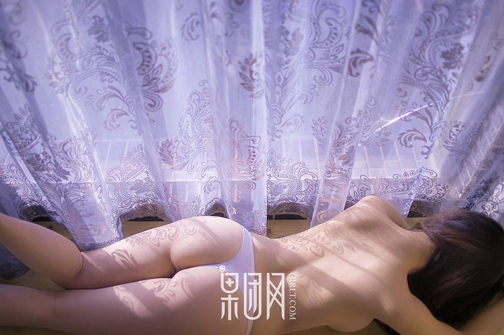 [GIRLT果团网]TG005_嫩模居家白色比基尼浴室湿身脱内衣秀傲人豪乳诱惑写真40P