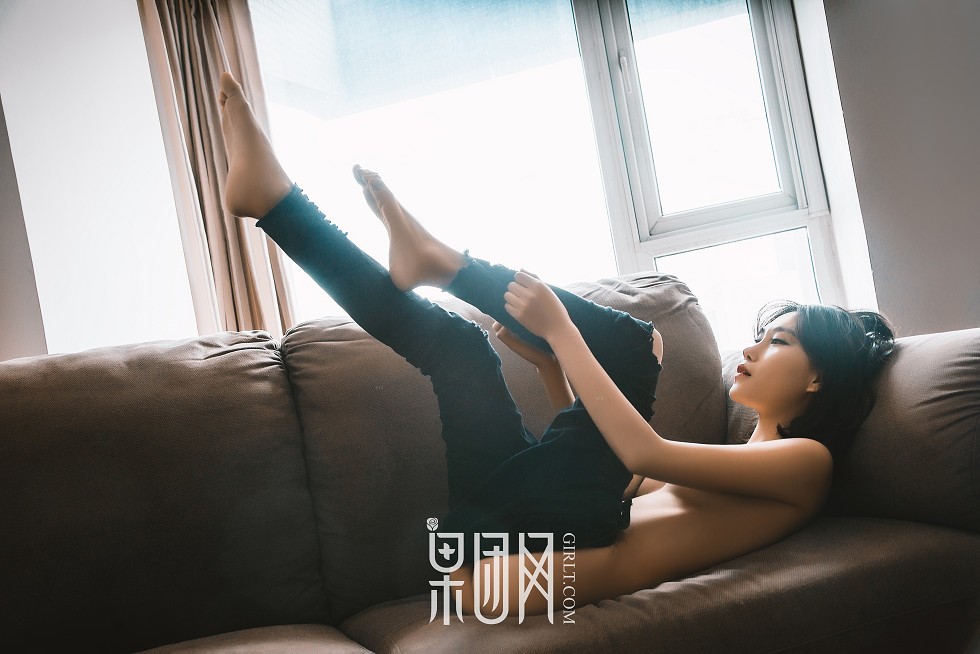 [GIRLT果团网]TG006_香艳尤物居家沙发上全脱美乳露点完美身材秀迷人翘臀诱惑写真26P