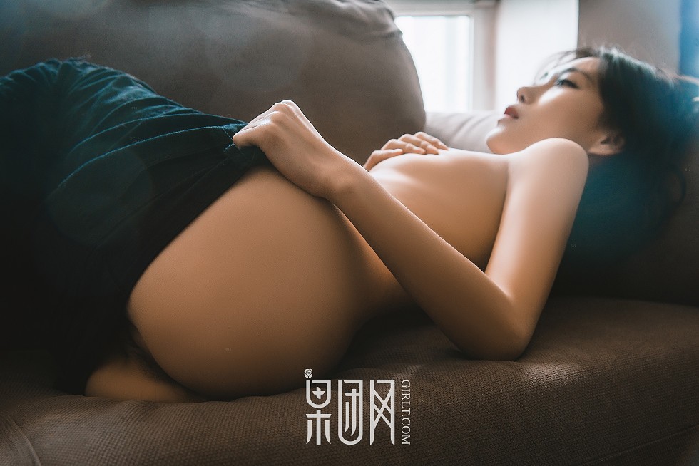 [GIRLT果团网]TG006_香艳尤物居家沙发上全脱美乳露点完美身材秀迷人翘臀诱惑写真26P