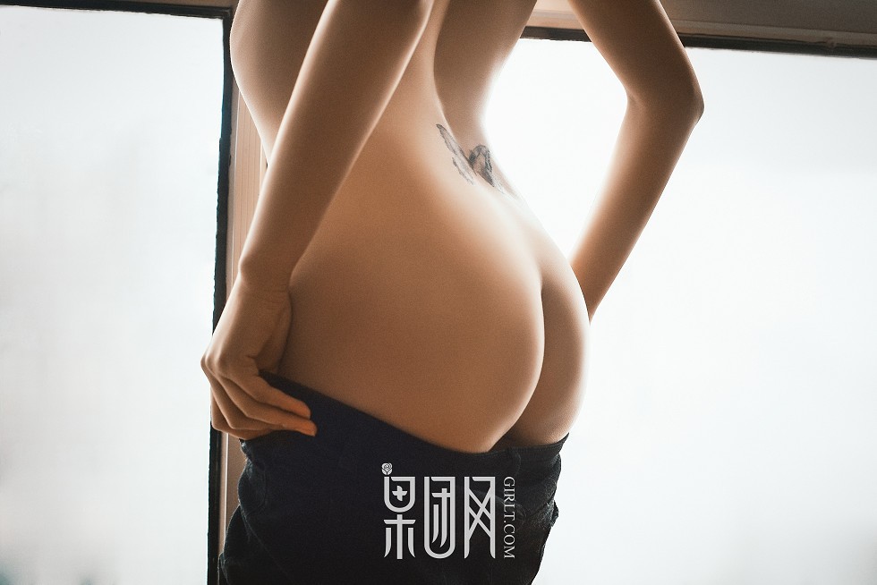 [GIRLT果团网]TG006_香艳尤物居家沙发上全脱美乳露点完美身材秀迷人翘臀诱惑写真26P