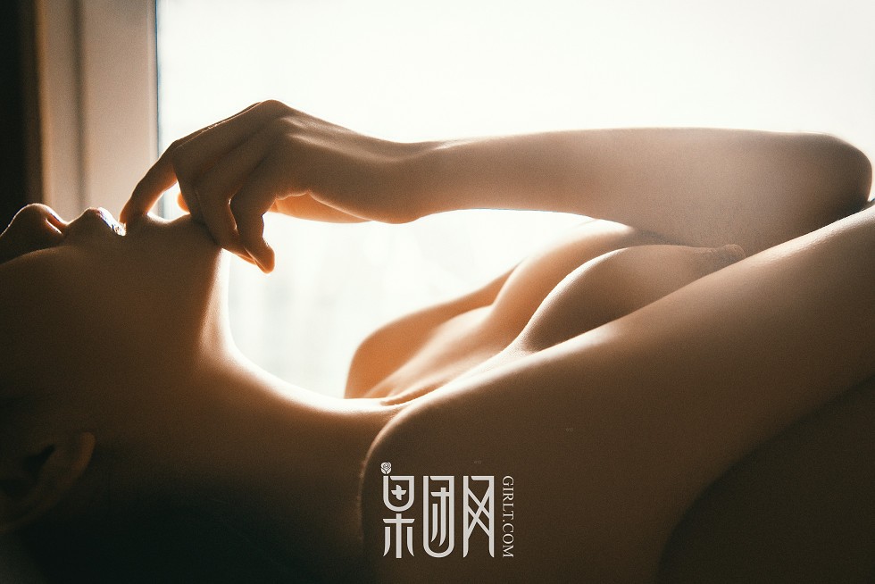 [GIRLT果团网]TG006_香艳尤物居家沙发上全脱美乳露点完美身材秀迷人翘臀诱惑写真26P