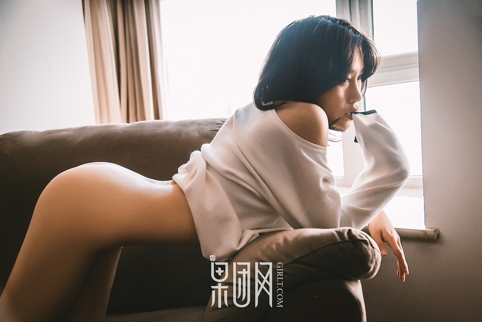 [GIRLT果团网]TG006_香艳尤物居家沙发上全脱美乳露点完美身材秀迷人翘臀诱惑写真26P