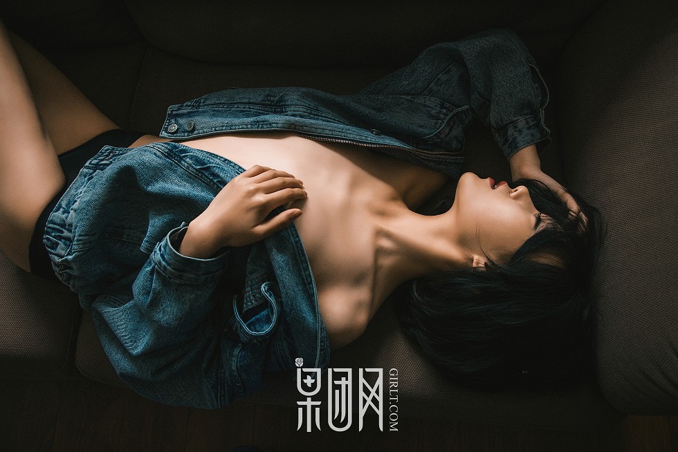 [GIRLT果团网]TG006_香艳尤物居家沙发上全脱美乳露点完美身材秀迷人翘臀诱惑写真26P