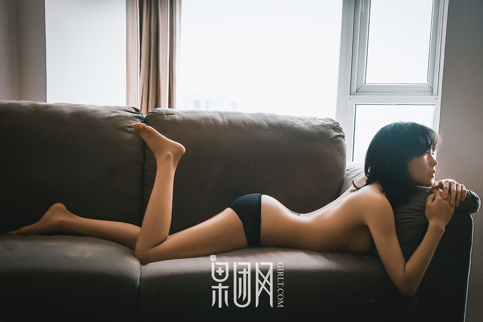 [GIRLT果团网]TG006_香艳尤物居家沙发上全脱美乳露点完美身材秀迷人翘臀诱惑写真26P