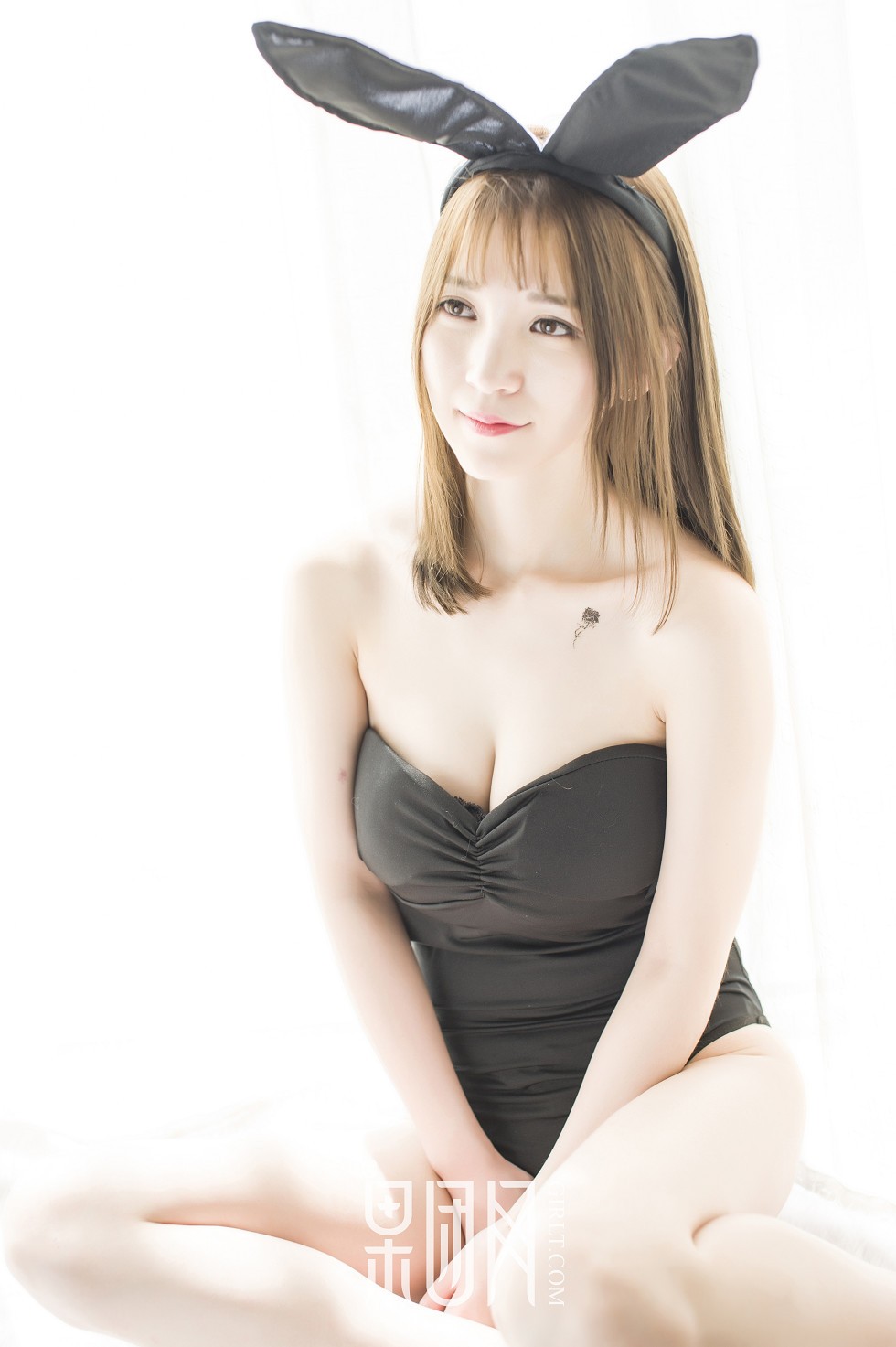 [GIRLT果团网]TG009_青纯玉女桃桃黑色连体内衣兔女郎+性感护士装完美诱惑写真61P