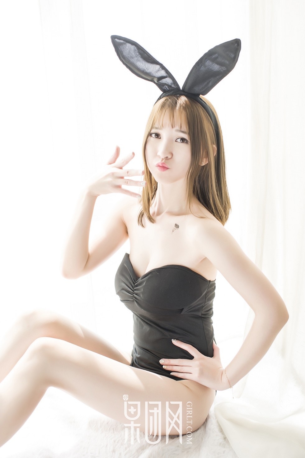[GIRLT果团网]TG009_青纯玉女桃桃黑色连体内衣兔女郎+性感护士装完美诱惑写真61P