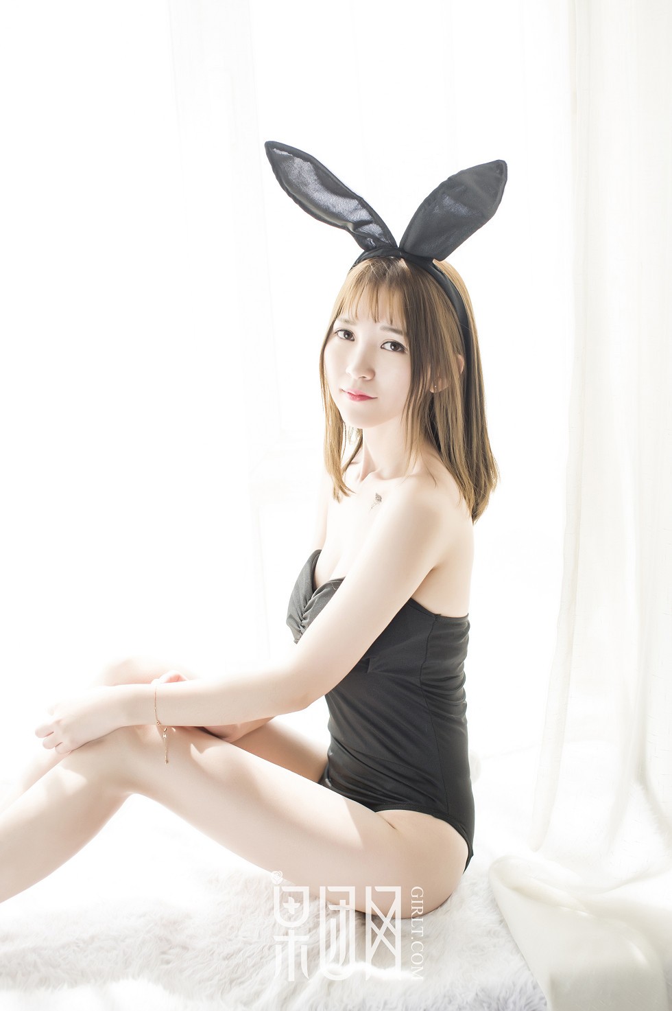 [GIRLT果团网]TG009_青纯玉女桃桃黑色连体内衣兔女郎+性感护士装完美诱惑写真61P