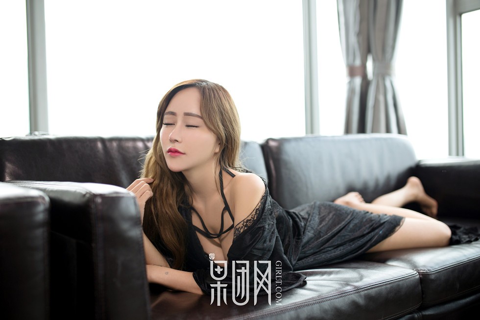 [GIRLT果团网]NO.027_嫩模何梦兮Stacy美女老师爆乳装+情趣蕾丝睡衣爆乳诱惑写真53P
