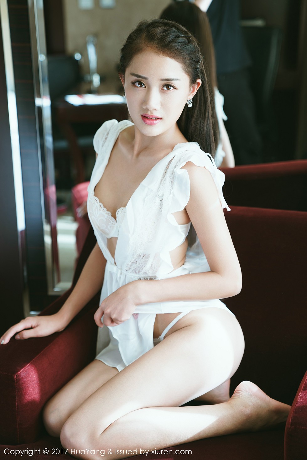 [HuaYang花漾]Vol.009_高颜值嫩模晴儿Anne白色薄纱秀性感内衣丁字裤诱惑写真40P