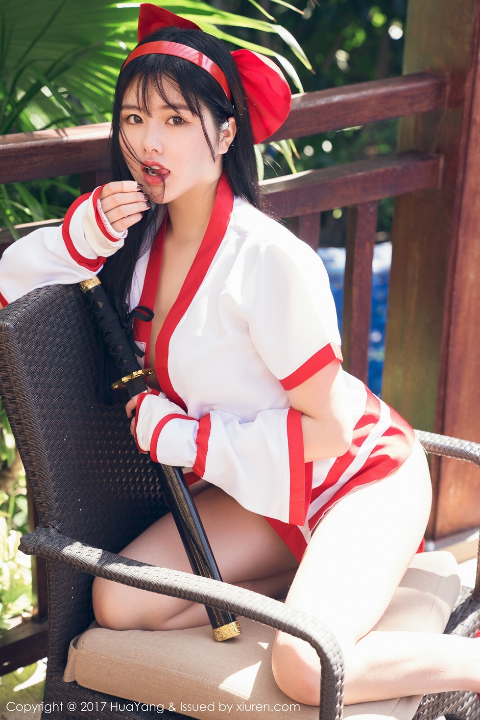 [HuaYang花漾]Vol.018_女神娜露Selena三亚旅拍荣耀玩家最强福利泳池全裸诱惑写真40P