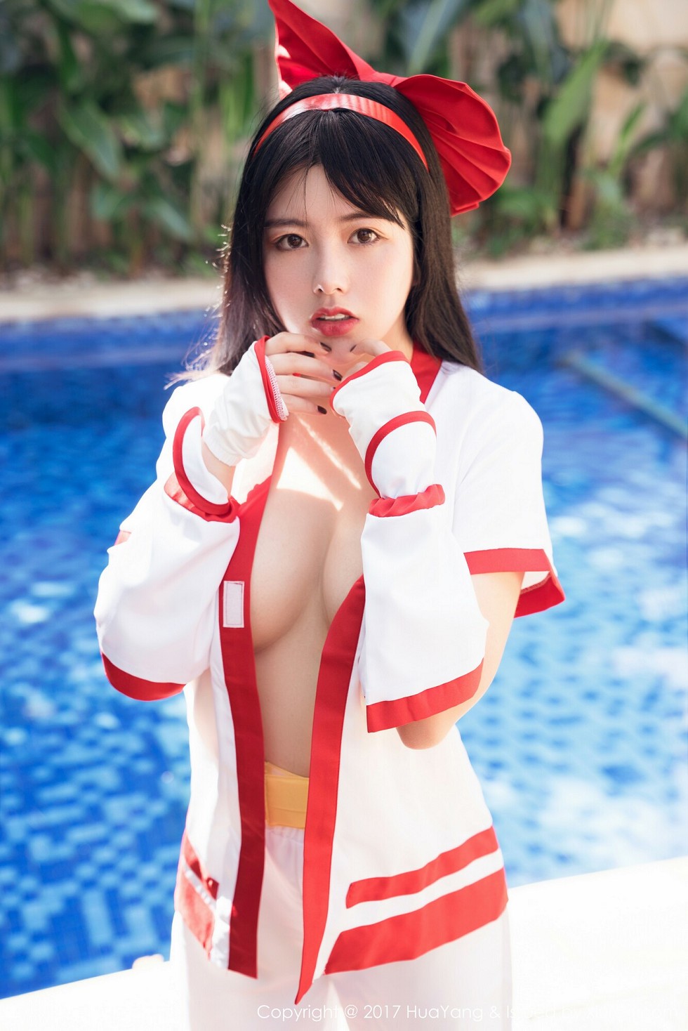 [HuaYang花漾]Vol.018_女神娜露Selena三亚旅拍荣耀玩家最强福利泳池全裸诱惑写真40P