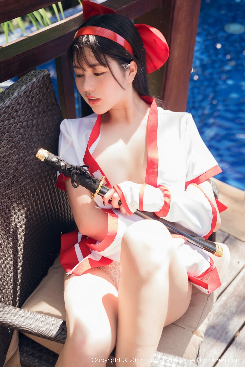 [HuaYang花漾]Vol.018_女神娜露Selena三亚旅拍荣耀玩家最强福利泳池全裸诱惑写真40P