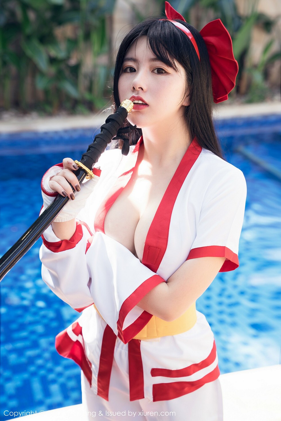 [HuaYang花漾]Vol.018_女神娜露Selena三亚旅拍荣耀玩家最强福利泳池全裸诱惑写真40P