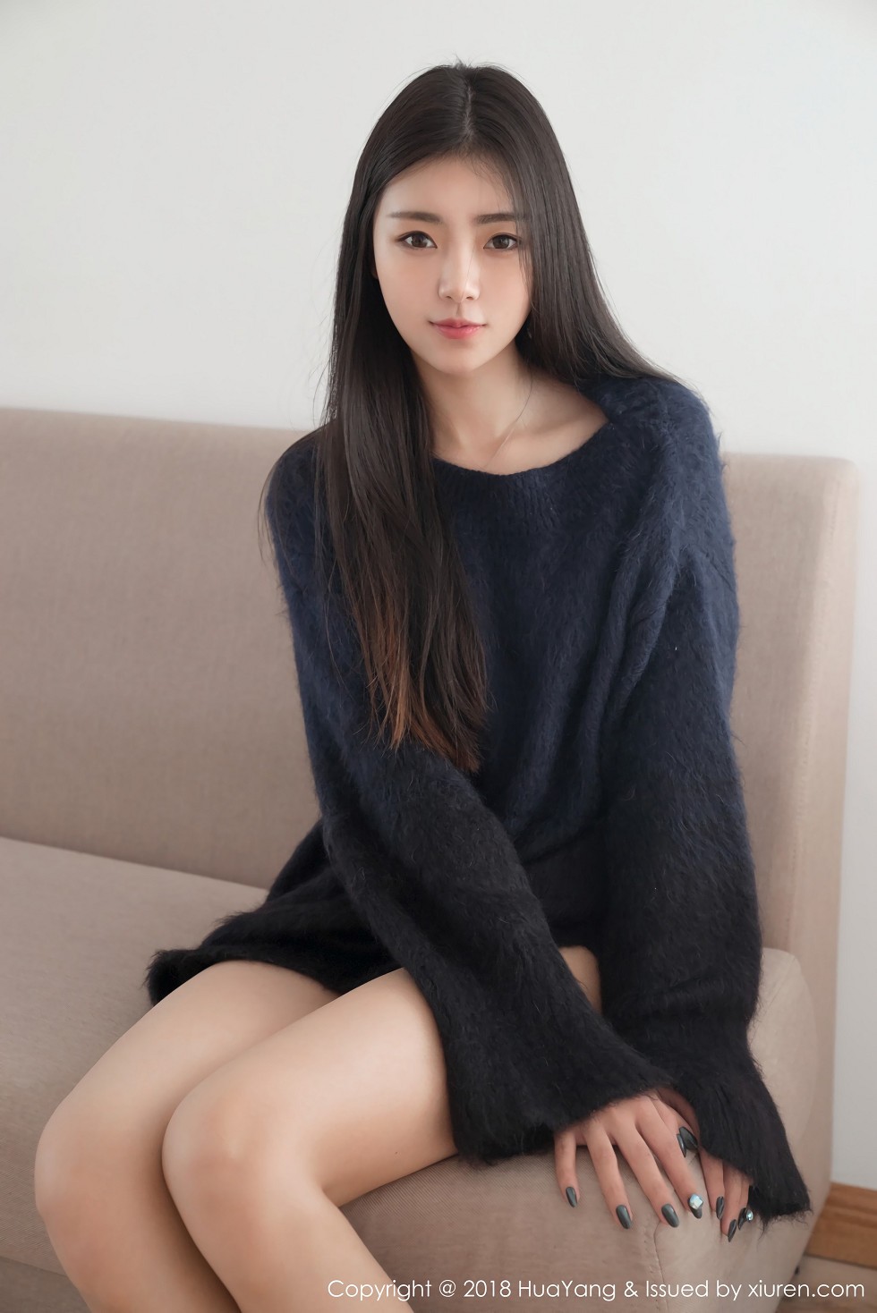 [HuaYang花漾]Vol.027_嫩模可乐Vicky泰国旅拍居家床上性感白衬衣迷人写真30P