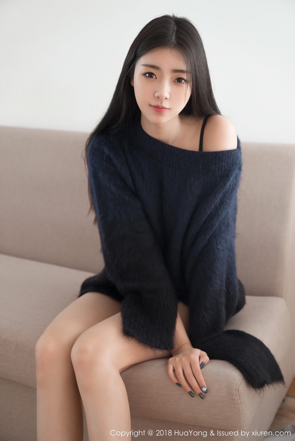 [HuaYang花漾]Vol.027_嫩模可乐Vicky泰国旅拍居家床上性感白衬衣迷人写真30P