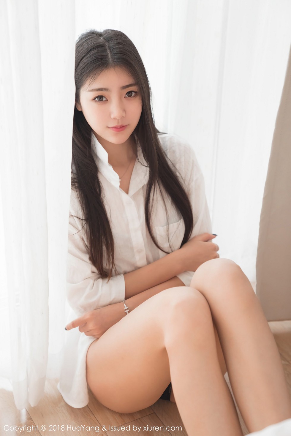 [HuaYang花漾]Vol.027_嫩模可乐Vicky泰国旅拍居家床上性感白衬衣迷人写真30P