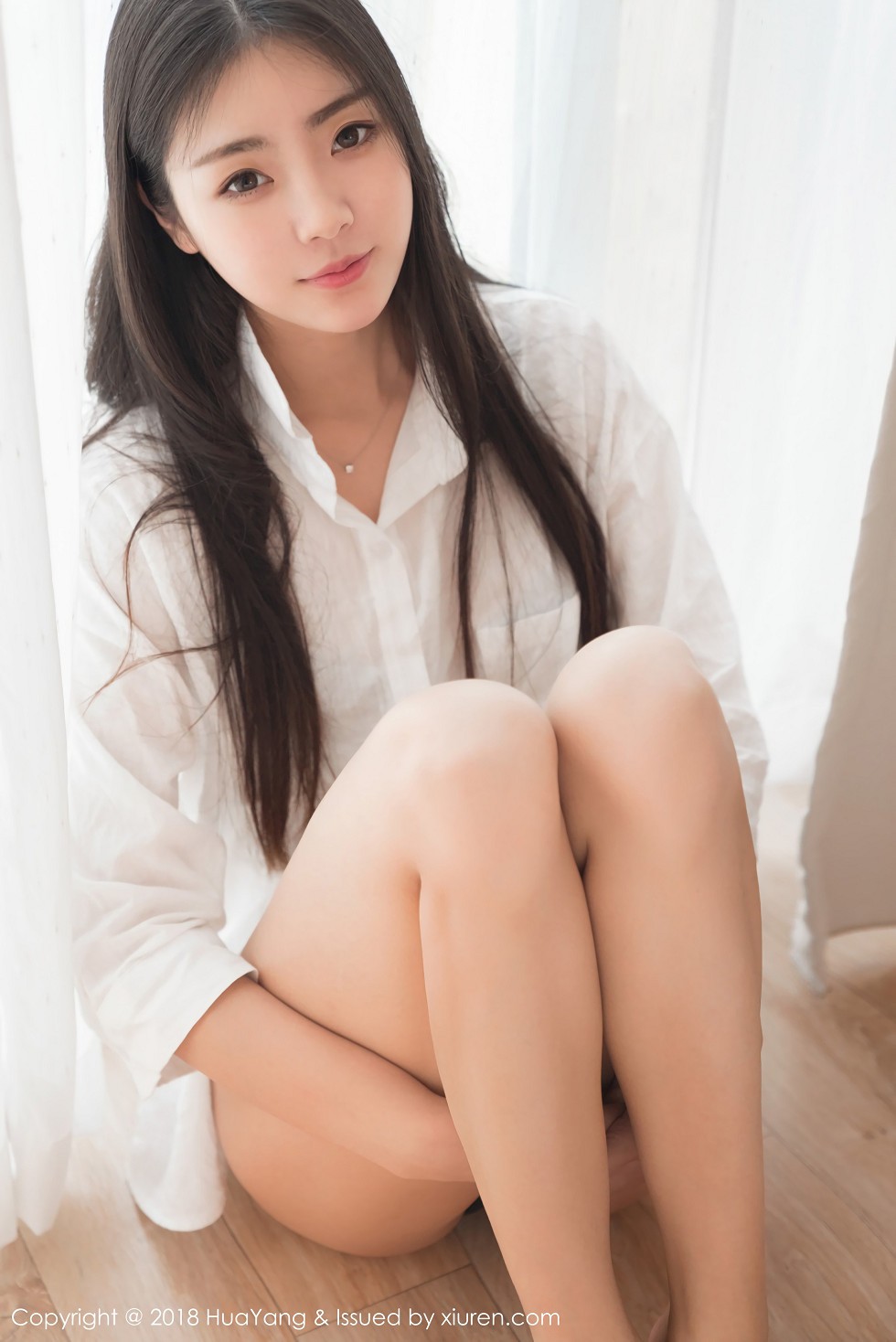 [HuaYang花漾]Vol.027_嫩模可乐Vicky泰国旅拍居家床上性感白衬衣迷人写真30P