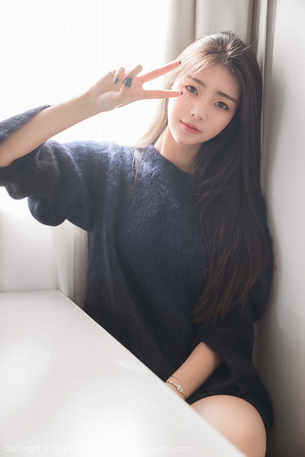 [HuaYang花漾]Vol.027_嫩模可乐Vicky泰国旅拍居家床上性感白衬衣迷人写真30P